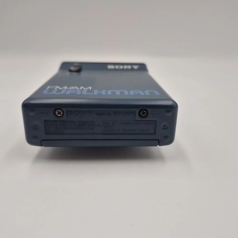 Sony Walkman Am/FM Radio SRF-22W